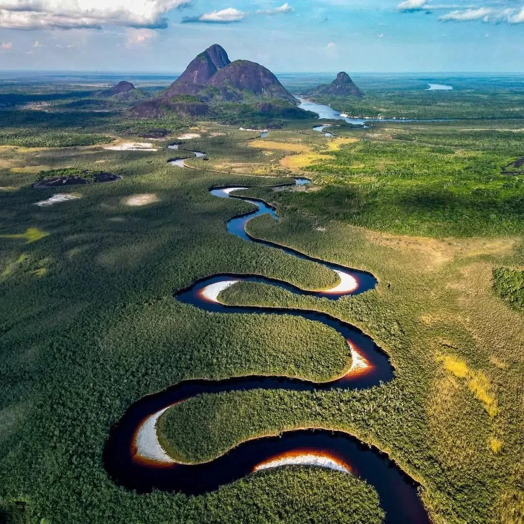 Estrella Fluvial y cerros
